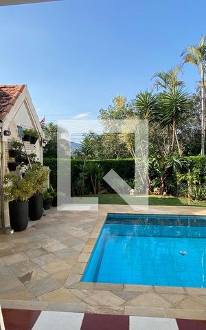 Casa de condomínio à venda com 320m², 4 quartos e 4 vagasPiscina