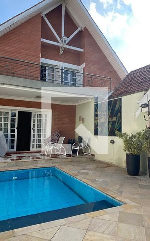 Casa de condomínio à venda com 320m², 4 quartos e 4 vagasPiscina