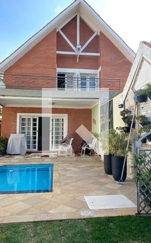 Casa de condomínio à venda com 320m², 4 quartos e 4 vagasPiscina