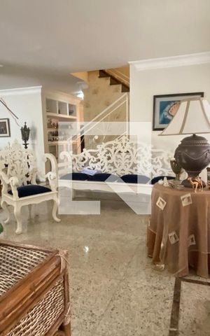 Casa de condomínio à venda com 320m², 4 quartos e 4 vagasSala