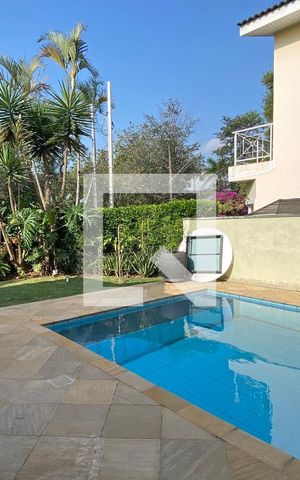 Casa de condomínio à venda com 320m², 4 quartos e 4 vagasPiscina