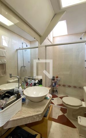 Casa de condomínio à venda com 320m², 4 quartos e 4 vagasBanheiro da Suíte 3