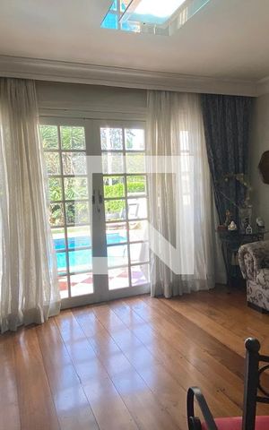 Casa de condomínio à venda com 320m², 4 quartos e 4 vagasSala