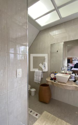Casa de condomínio à venda com 320m², 4 quartos e 4 vagasBanheiro da Suíte 2