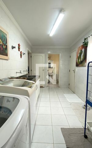 Casa de condomínio à venda com 320m², 4 quartos e 4 vagasÁrea de Serviço