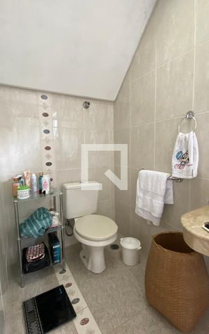 Casa de condomínio à venda com 320m², 4 quartos e 4 vagasBanheiro da Suíte 2