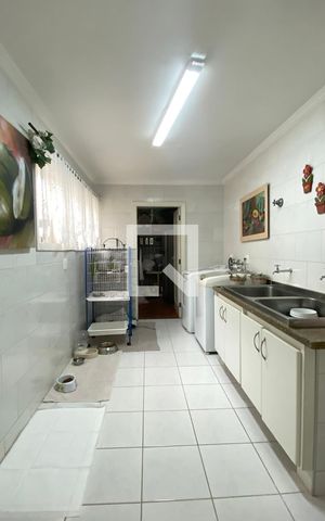 Casa de condomínio à venda com 320m², 4 quartos e 4 vagasÁrea de Serviço