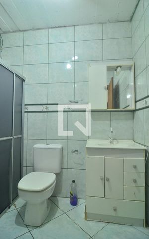 Casa para alugar com 70m², 2 quartos e 2 vagasBanheiro