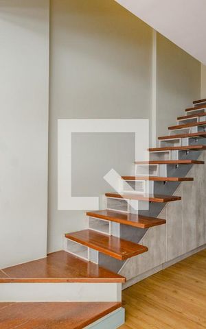Apartamento para alugar com 80m², 2 quartos e 1 vaga Apartamento para alugar com 80m², 2 quartos e 1 vagaEscada
