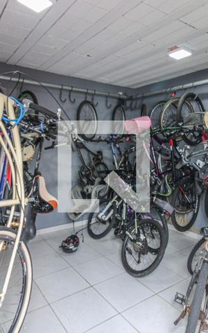 Apartamento à venda com 145m², 3 quartos e 2 vagas Apartamento à venda com 145m², 3 quartos e 2 vagasÁrea comum - Bicicletário