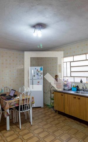 Casa à venda com 225m², 4 quartos e 2 vagas Casa à venda com 225m², 4 quartos e 2 vagasCasa 1 - Cozinha