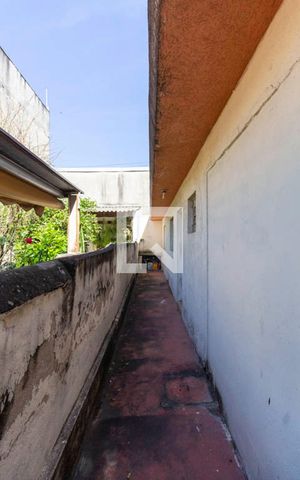 Casa à venda com 225m², 4 quartos e 2 vagas Casa à venda com 225m², 4 quartos e 2 vagasCorredor