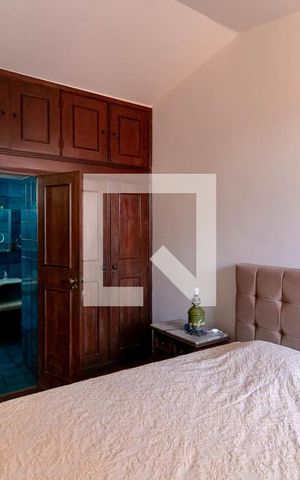 Casa à venda com 360m², 4 quartos e 4 vagas Casa à venda com 360m², 4 quartos e 4 vagasQuarto Suíte
