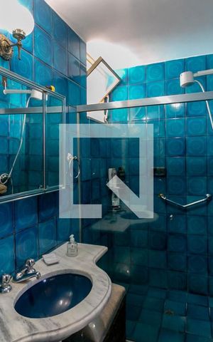 Casa à venda com 360m², 4 quartos e 4 vagas Casa à venda com 360m², 4 quartos e 4 vagasBanheiro da Suíte