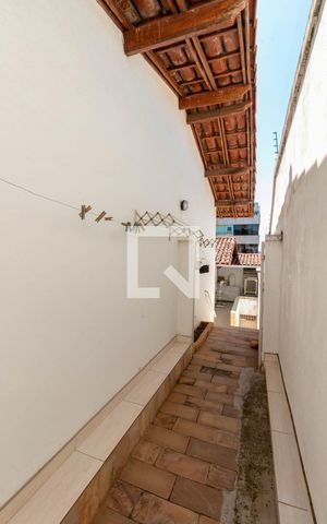 Casa à venda com 360m², 4 quartos e 4 vagas Casa à venda com 360m², 4 quartos e 4 vagasCozinha e Área de Serviço