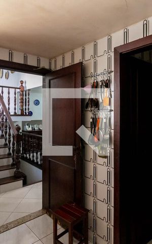 Casa à venda com 360m², 4 quartos e 4 vagas Casa à venda com 360m², 4 quartos e 4 vagasCozinha e Área de Serviço
