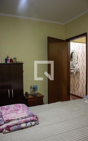 Casa à venda com 528m², 6 quartos e 3 vagas Casa à venda com 528m², 6 quartos e 3 vagasQuarto 1