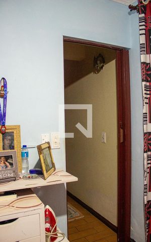 Casa à venda com 528m², 6 quartos e 3 vagas Casa à venda com 528m², 6 quartos e 3 vagasQuarto 5