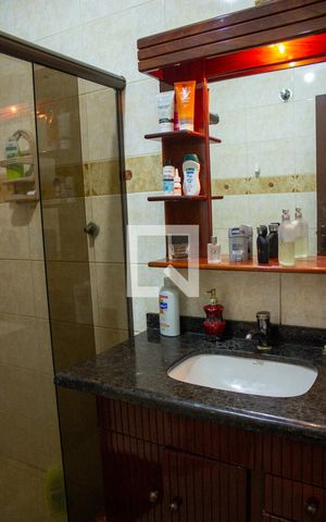 Casa à venda com 528m², 6 quartos e 3 vagas Casa à venda com 528m², 6 quartos e 3 vagasBanheiro 2