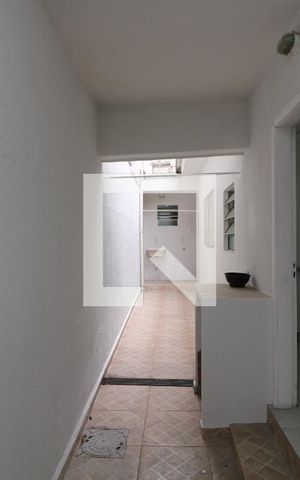 Casa para alugar com 45m², 2 quartos e sem vagaQuintal