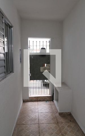 Casa para alugar com 45m², 2 quartos e sem vagaQuintal