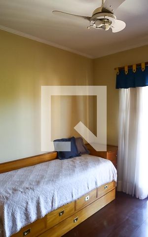 Casa à venda com 384m², 4 quartos e 3 vagas Casa à venda com 384m², 4 quartos e 3 vagasQuarto 2