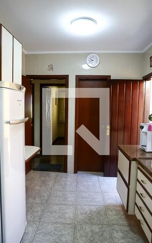 Casa à venda com 384m², 4 quartos e 3 vagas Casa à venda com 384m², 4 quartos e 3 vagasCozinha