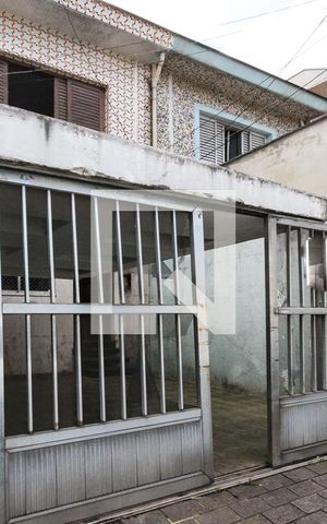 Casa à venda com 80m², 2 quartos e 2 vagas Casa à venda com 80m², 2 quartos e 2 vagasFachada