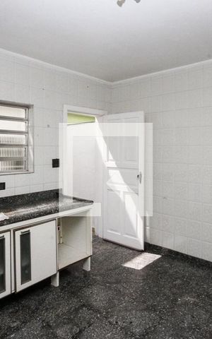 Casa à venda com 80m², 2 quartos e 2 vagas Casa à venda com 80m², 2 quartos e 2 vagasCozinha