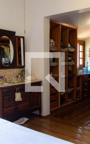 Casa de condomínio à venda com 208m², 4 quartos e 5 vagas Casa de condomínio à venda com 208m², 4 quartos e 5 vagasSuíte