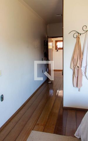 Casa de condomínio à venda com 208m², 4 quartos e 5 vagas Casa de condomínio à venda com 208m², 4 quartos e 5 vagasSuíte