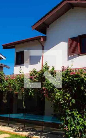Casa de condomínio à venda com 208m², 4 quartos e 5 vagas Casa de condomínio à venda com 208m², 4 quartos e 5 vagasÁrea Externa