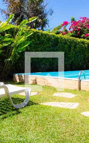 Casa de condomínio à venda com 208m², 4 quartos e 5 vagas Casa de condomínio à venda com 208m², 4 quartos e 5 vagasÁrea Externa
