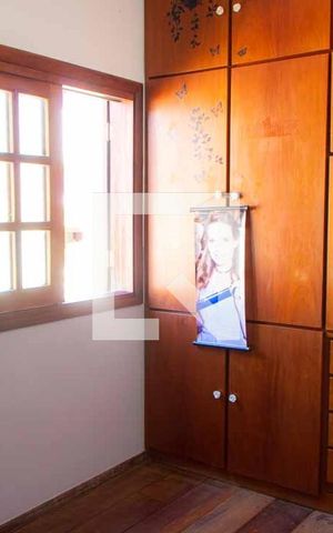 Casa de condomínio à venda com 208m², 4 quartos e 5 vagas Casa de condomínio à venda com 208m², 4 quartos e 5 vagasQuarto 2