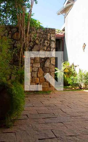 Casa de condomínio à venda com 208m², 4 quartos e 5 vagas Casa de condomínio à venda com 208m², 4 quartos e 5 vagasÁrea Externa