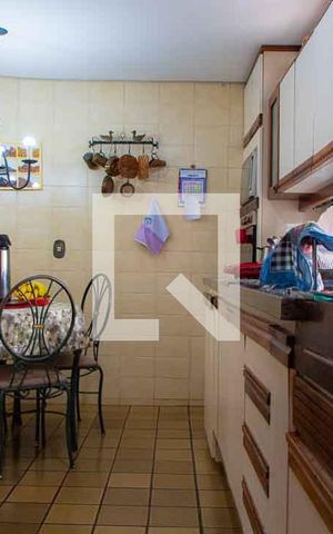 Casa de condomínio à venda com 208m², 4 quartos e 5 vagas Casa de condomínio à venda com 208m², 4 quartos e 5 vagasCozinha