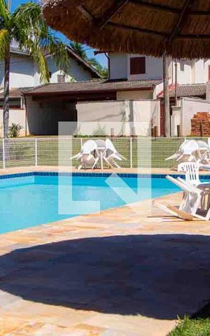 Casa de condomínio à venda com 208m², 4 quartos e 5 vagas Casa de condomínio à venda com 208m², 4 quartos e 5 vagasÁrea comum