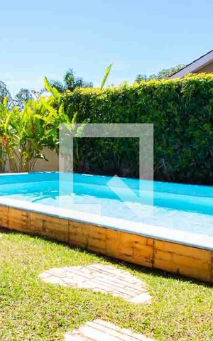 Casa de condomínio à venda com 208m², 4 quartos e 5 vagas Casa de condomínio à venda com 208m², 4 quartos e 5 vagasÁrea Externa