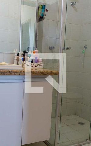Casa de condomínio à venda com 208m², 4 quartos e 5 vagas Casa de condomínio à venda com 208m², 4 quartos e 5 vagasBanheiro Social