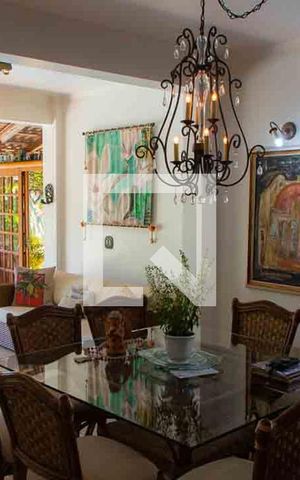 Casa de condomínio à venda com 208m², 4 quartos e 5 vagas Casa de condomínio à venda com 208m², 4 quartos e 5 vagasSala de Jantar