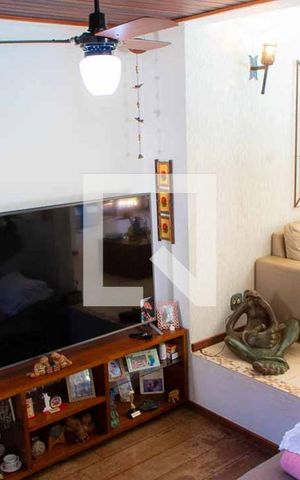 Casa de condomínio à venda com 208m², 4 quartos e 5 vagas Casa de condomínio à venda com 208m², 4 quartos e 5 vagasSala