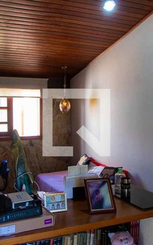 Casa de condomínio à venda com 208m², 4 quartos e 5 vagas Casa de condomínio à venda com 208m², 4 quartos e 5 vagasEscritório