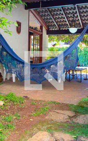 Casa de condomínio à venda com 208m², 4 quartos e 5 vagas Casa de condomínio à venda com 208m², 4 quartos e 5 vagasÁrea Externa