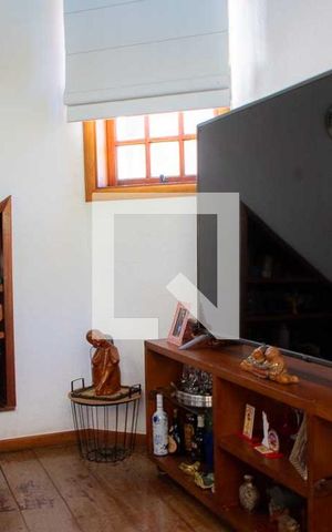 Casa de condomínio à venda com 208m², 4 quartos e 5 vagas Casa de condomínio à venda com 208m², 4 quartos e 5 vagasSala