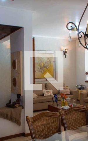 Casa de condomínio à venda com 208m², 4 quartos e 5 vagas Casa de condomínio à venda com 208m², 4 quartos e 5 vagasSala