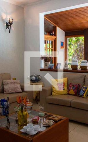 Casa de condomínio à venda com 208m², 4 quartos e 5 vagas Casa de condomínio à venda com 208m², 4 quartos e 5 vagasSala