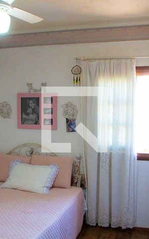 Casa de condomínio à venda com 208m², 4 quartos e 5 vagas Casa de condomínio à venda com 208m², 4 quartos e 5 vagasQuarto 1