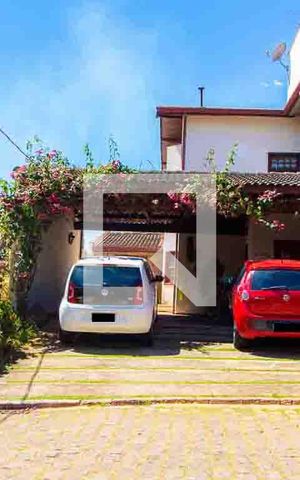 Casa de condomínio à venda com 208m², 4 quartos e 5 vagas Casa de condomínio à venda com 208m², 4 quartos e 5 vagasFachada