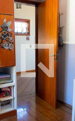 Casa de condomínio à venda com 208m², 4 quartos e 5 vagas Casa de condomínio à venda com 208m², 4 quartos e 5 vagasQuarto 2
