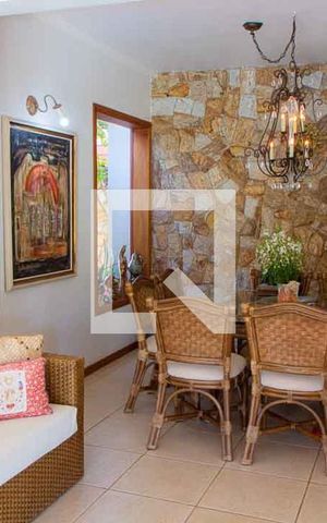 Casa de condomínio à venda com 208m², 4 quartos e 5 vagas Casa de condomínio à venda com 208m², 4 quartos e 5 vagasSala de Jantar